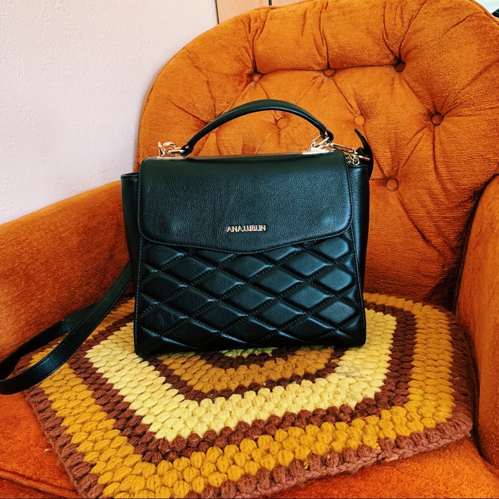 very cute black faux quilted leather crossbody! ❤️